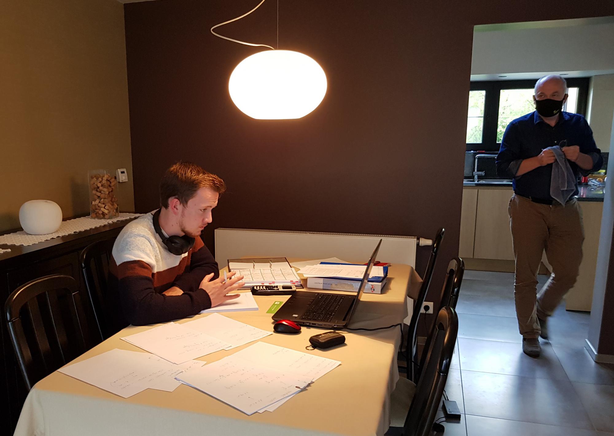 van thuis uit werken en studeren | Kerknet